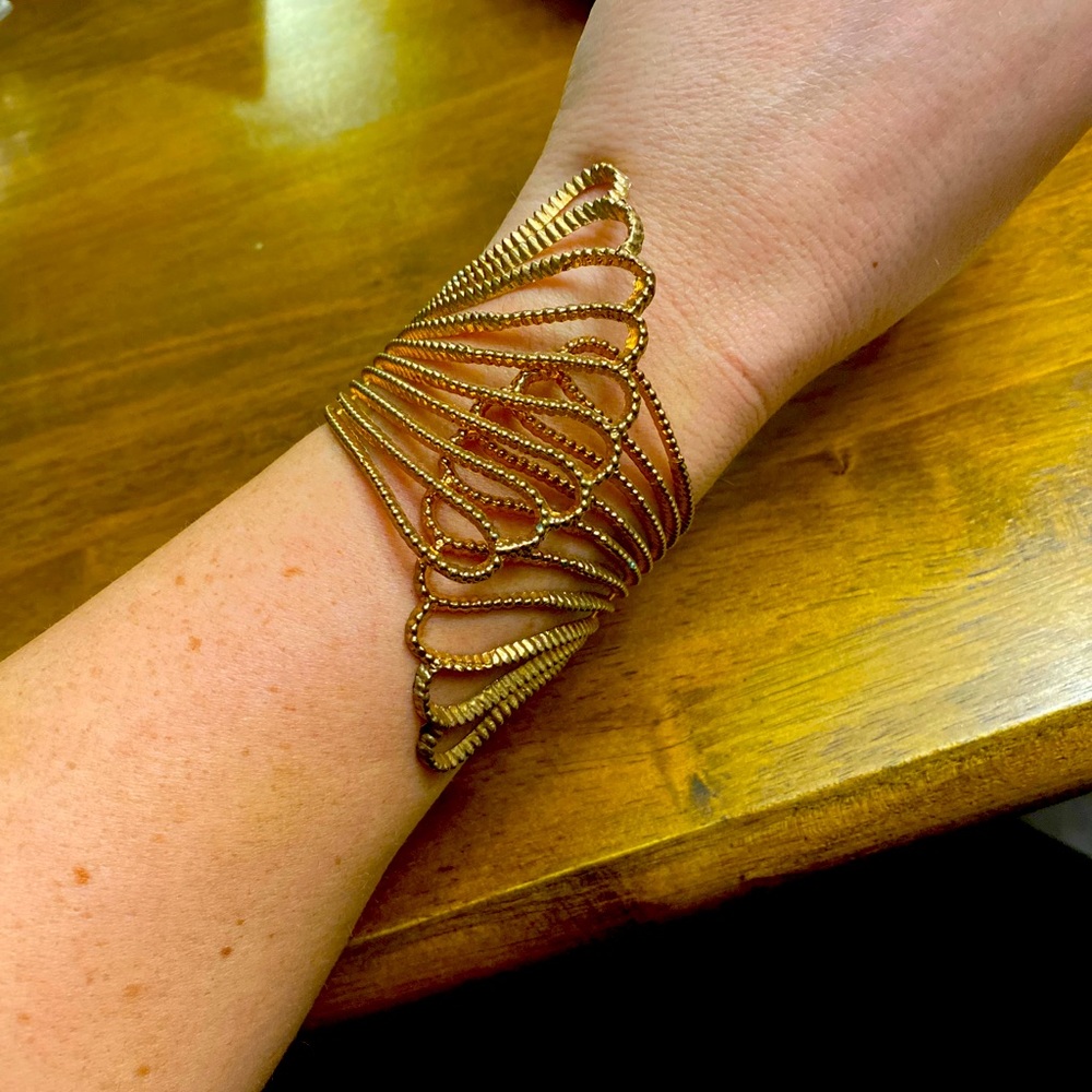 GUESS gold wrist bracelet